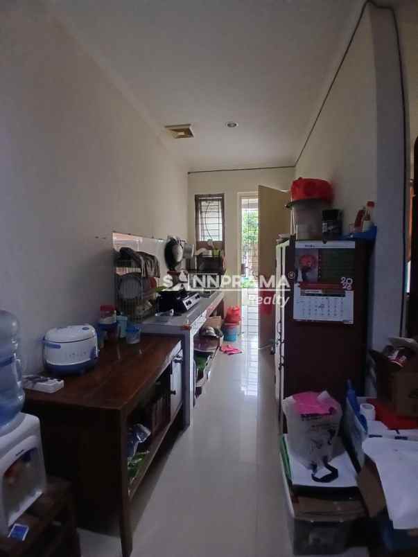 rumah second 2 lantai strategis di mampang hills depok