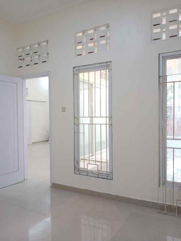 rumah second murah siap huni diperumnas depok 1 depok