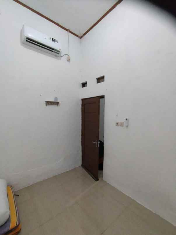 rumah sederhana yang nyaman dan strategis baru renov