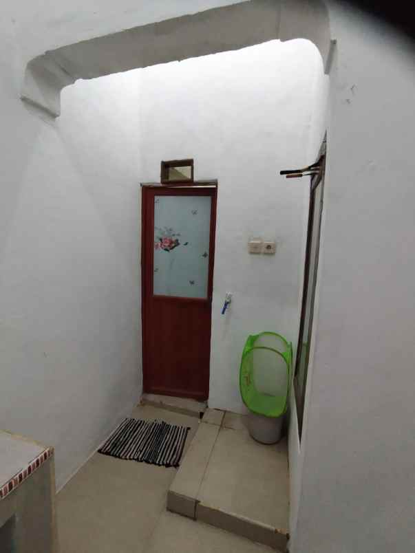 rumah sederhana yang nyaman dan strategis baru renov