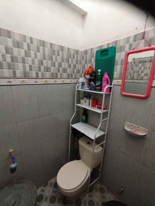 rumah sederhana yang nyaman dan strategis baru renov