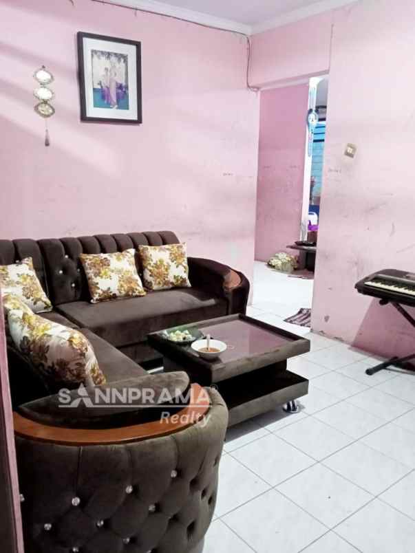 rumah shm luas di beji depok rihlin