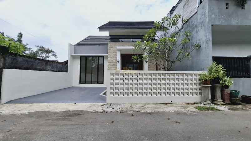 rumah siap huni free kitchen set di ngaglik sleman