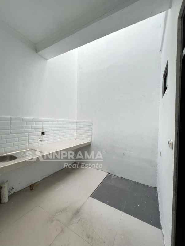 rumah strategis akses tol cibubur