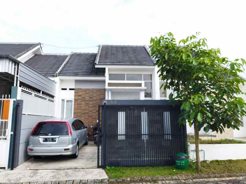 rumah strategis kawasan asri