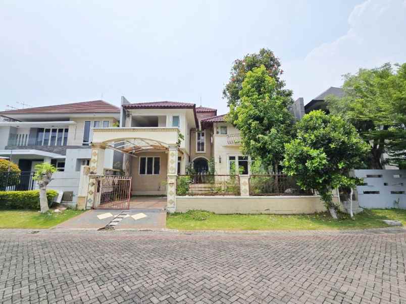 rumah villa westwood pakuwon city strategis