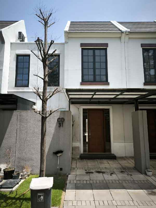 sewa rumah 2 lantai grand harvest dekat wiyung