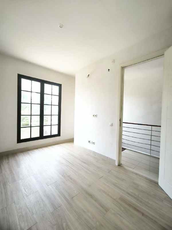 sewa rumah 2 lantai grand harvest dekat wiyung