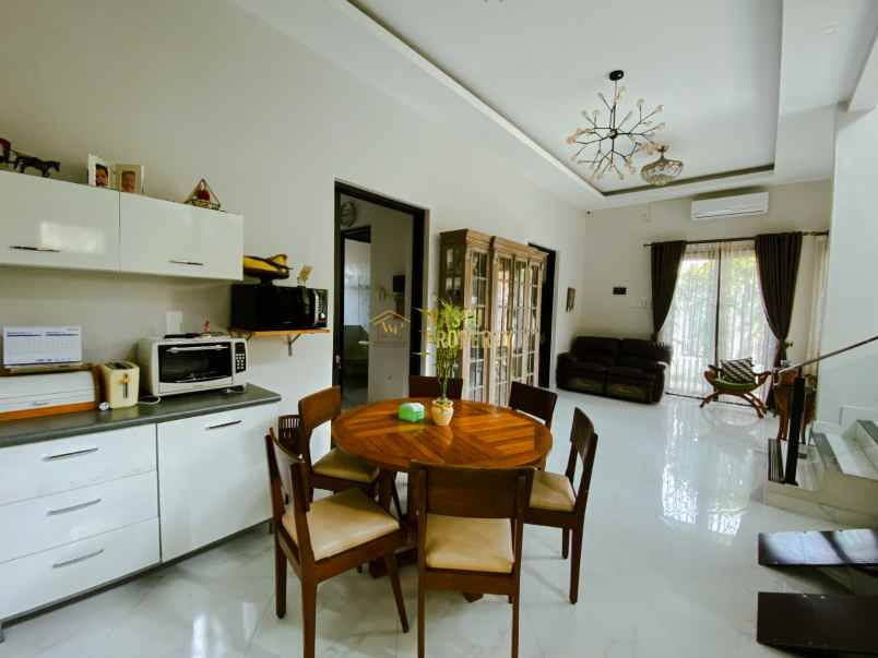 villa mewah di jantung kota jogja tanah luas