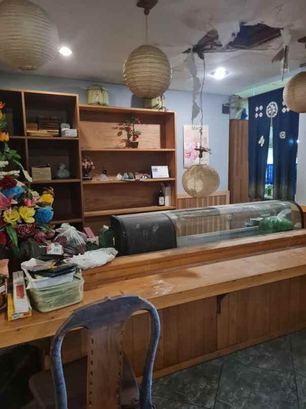 3 ruko connecting jadi 1 di mayjend sungkono 2 lantai