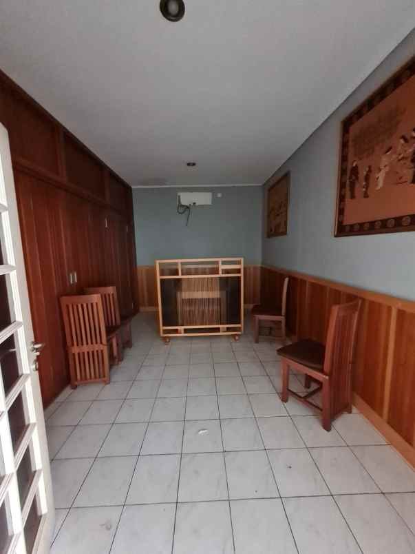 3 ruko connecting jadi 1 di mayjend sungkono 2 lantai
