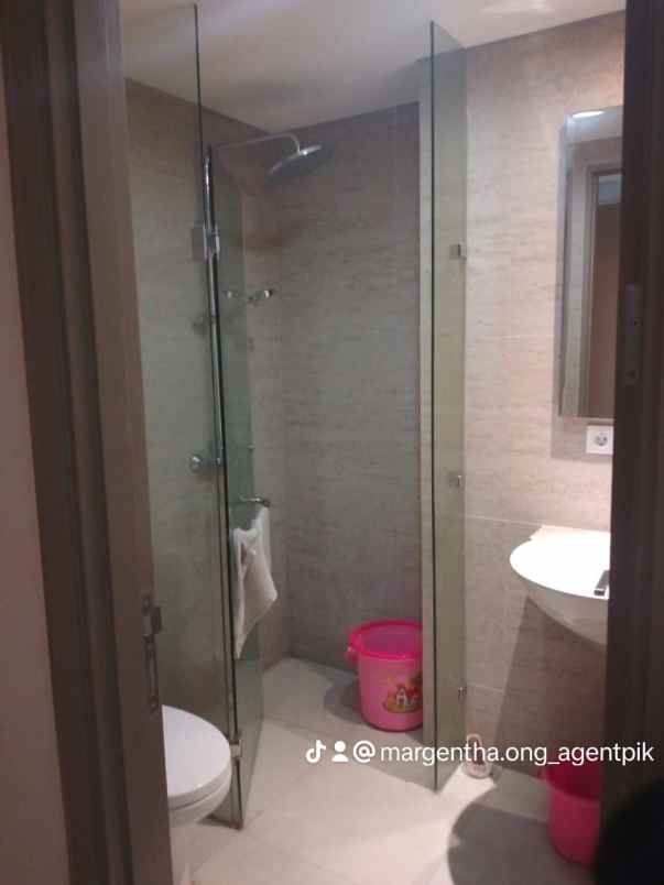 apartemen gold coast pik