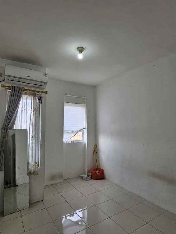 apartemen puncak kertajaya depan lift