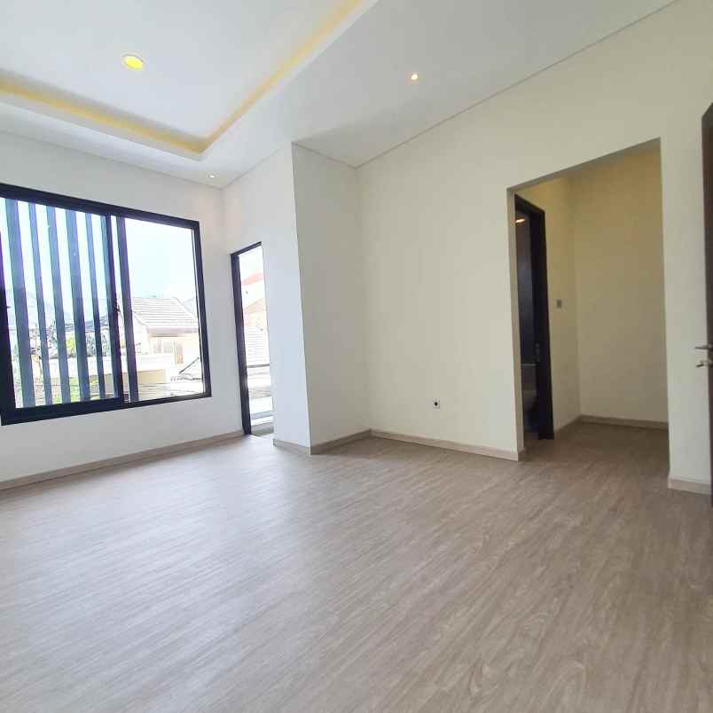 babatan pantai 50 meter dari jalan utama