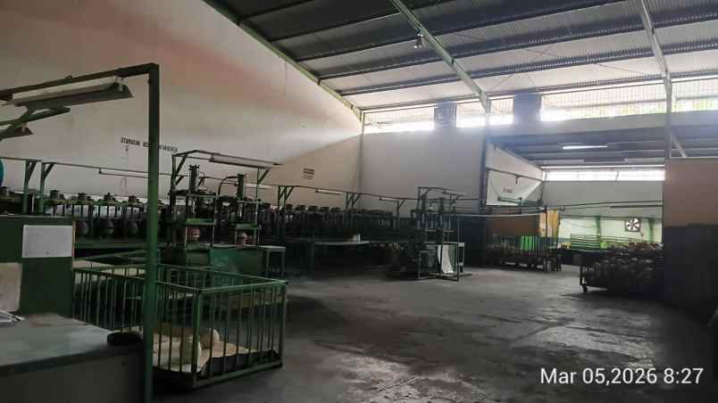 dijual exs pabrik bola di jln raya setu bekasi