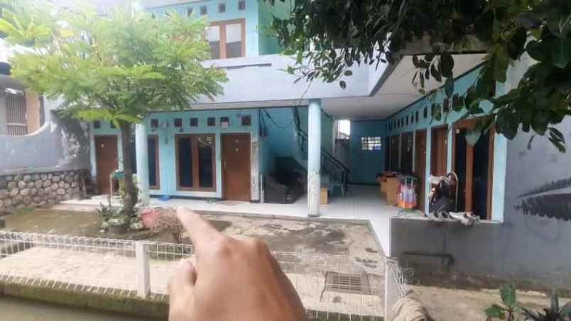 dijual kost dijual rumah 2 lantai ada