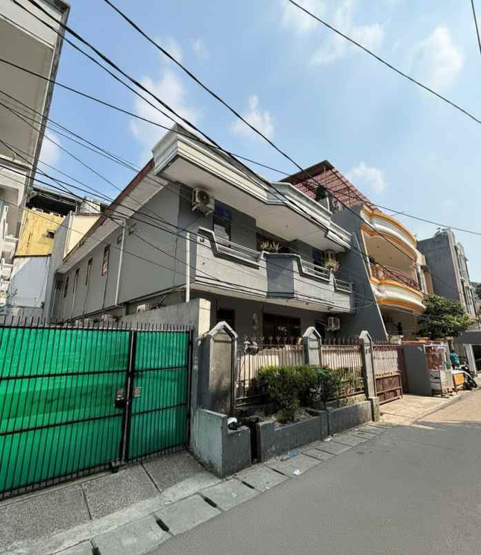 dijual kost petamburan