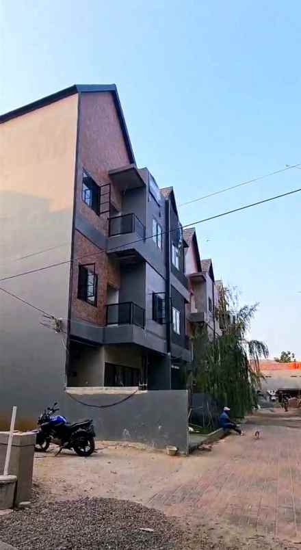 dijual kost ui kukusan depok