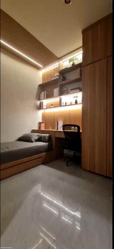 dijual kost ui kukusan depok
