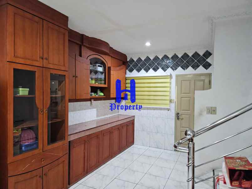 dijual ruko gudang kantor jalan m h thamrin medan