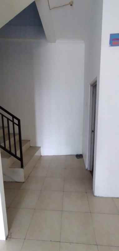 dijual ruko gudang kantor jl mayjend d i panjaitan