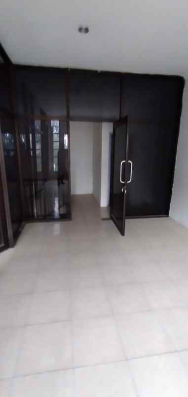 dijual ruko gudang kantor jl mayjend d i panjaitan