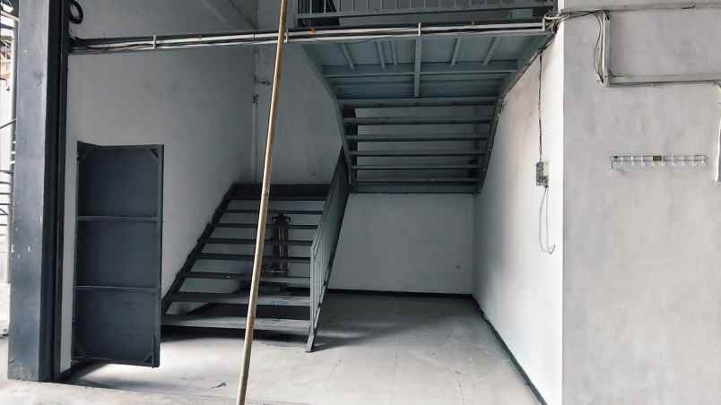 dijual ruko gudang kantor kedinding