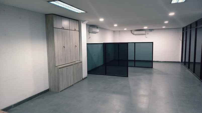 dijual ruko gudang kantor kedinding