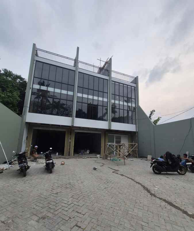 dijual ruko siap huni di jl raya pramuka mampang depok