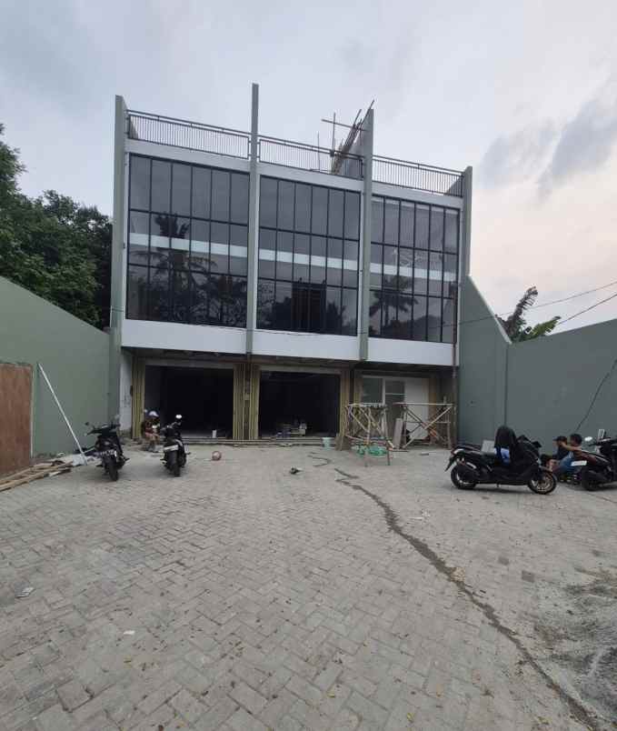 dijual ruko siap huni di jl raya pramuka mampang depok