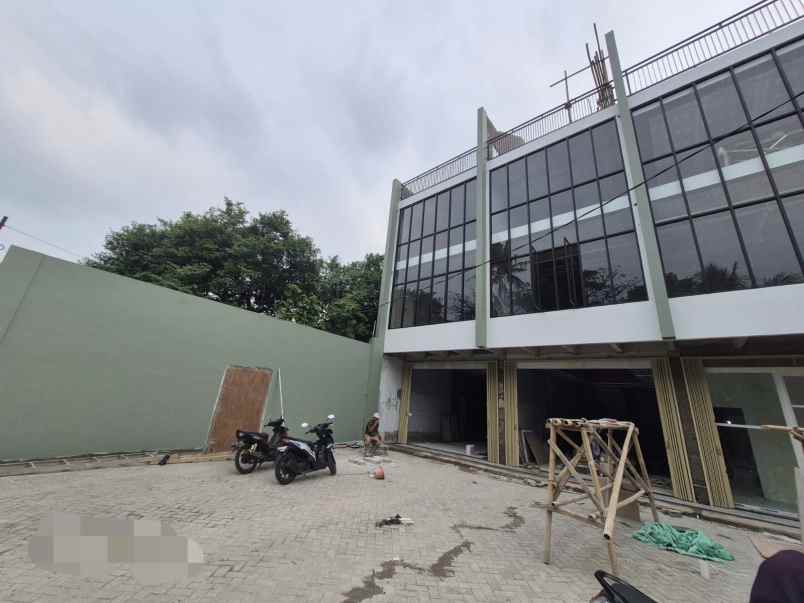 dijual ruko siap huni di jl raya pramuka mampang depok