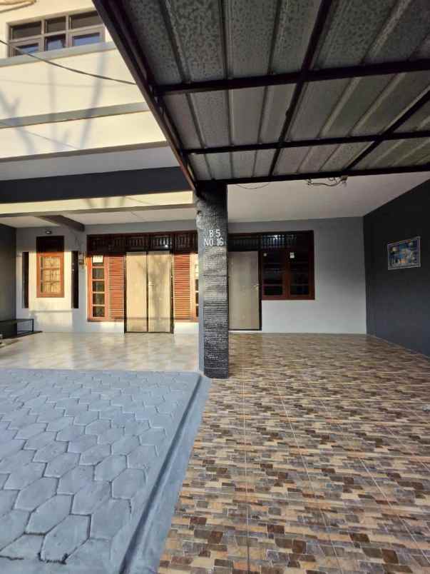 dijual rumah 2 lantai kayuringin jaya