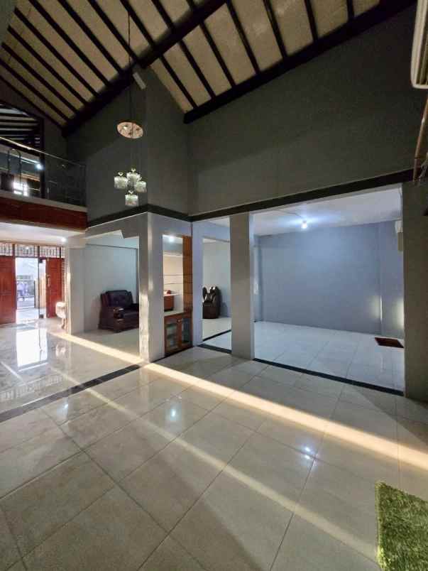 dijual rumah 2 lantai kayuringin jaya