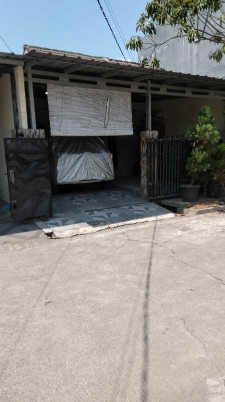 dijual rumah alamanda regency