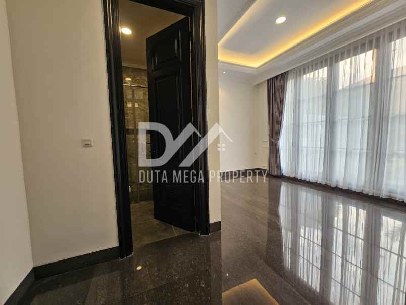 dijual rumah american classic di bintaro