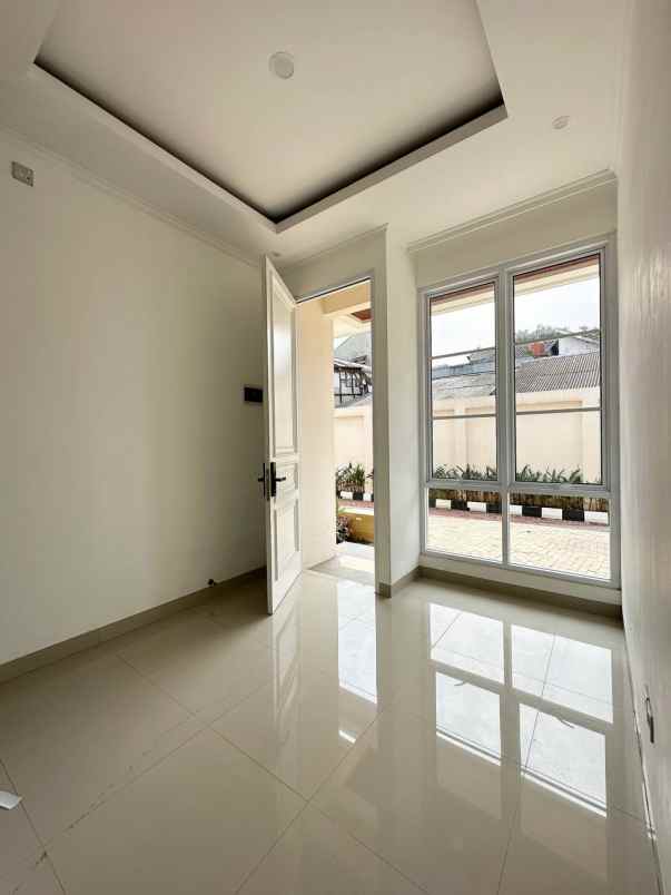 dijual rumah bambu apus