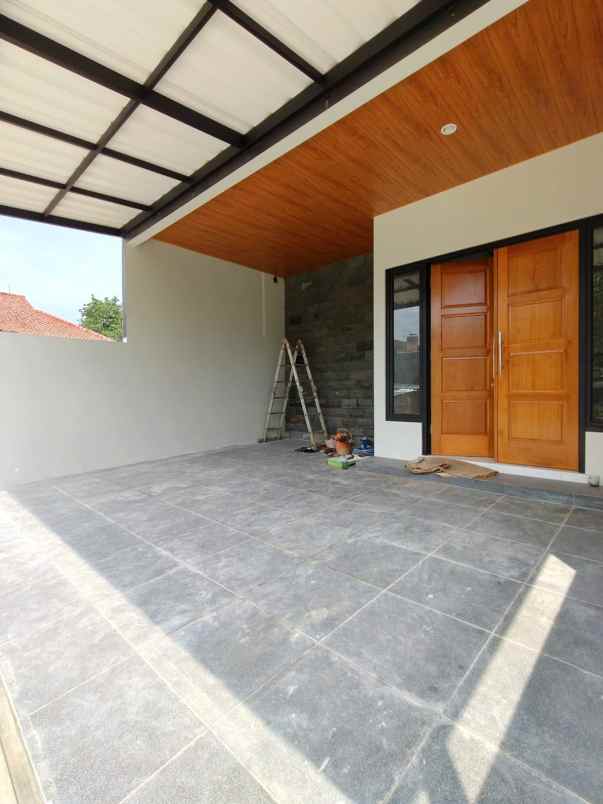 dijual rumah bambu apus jaktim
