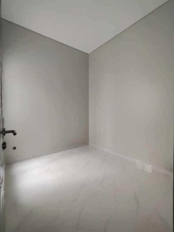 dijual rumah bambu apus jaktim