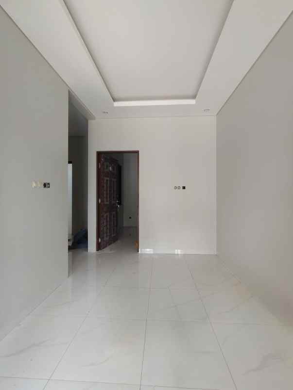 dijual rumah bambu apus jaktim