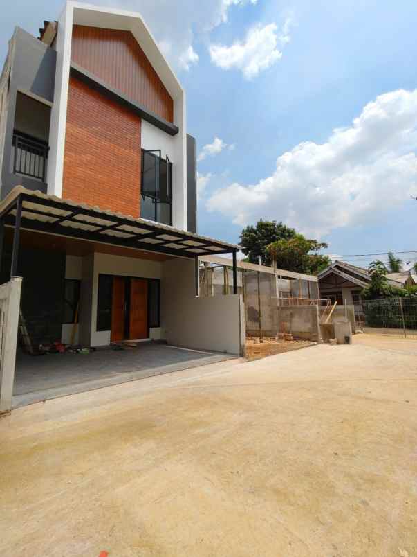 dijual rumah bambu apus jaktim