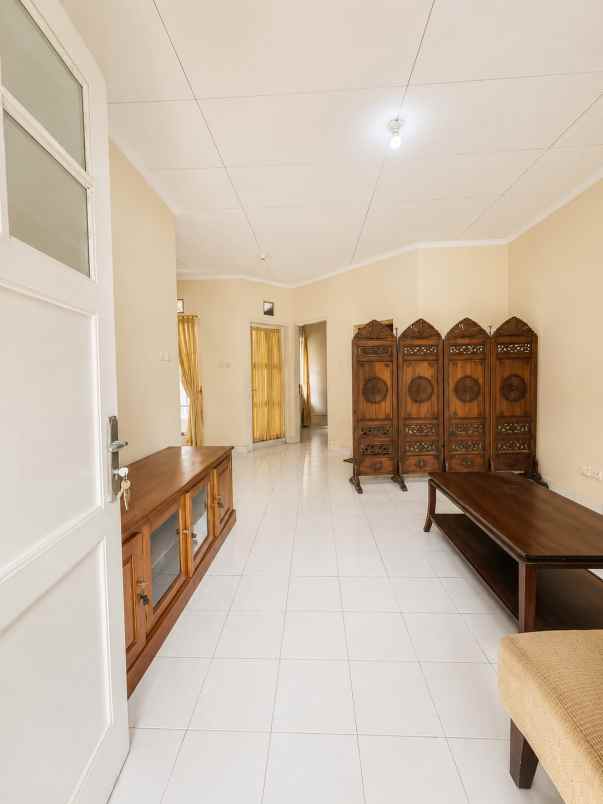 dijual rumah bedahan