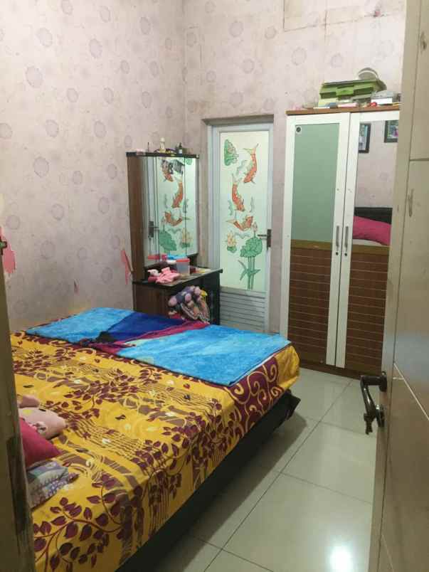 dijual rumah cantik 1 5 lantai di perumahan demarakesh