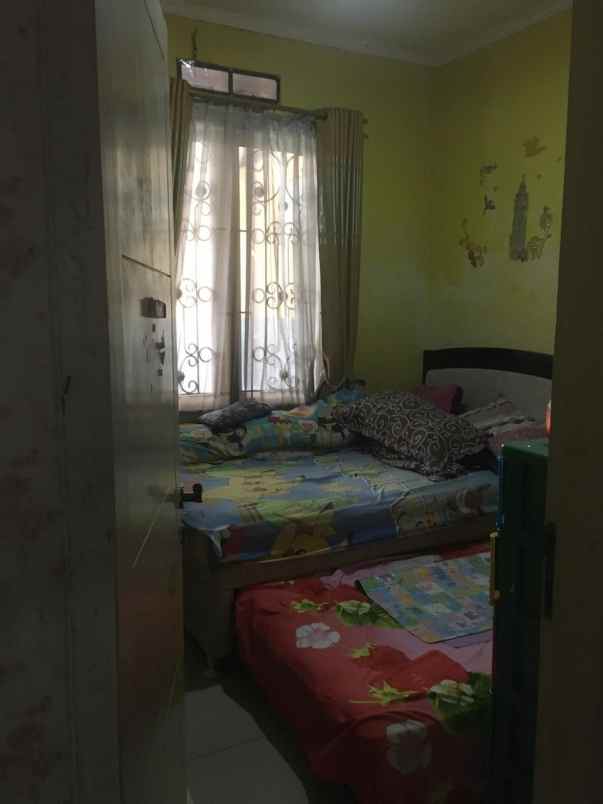 dijual rumah cantik 1 5 lantai di perumahan demarakesh