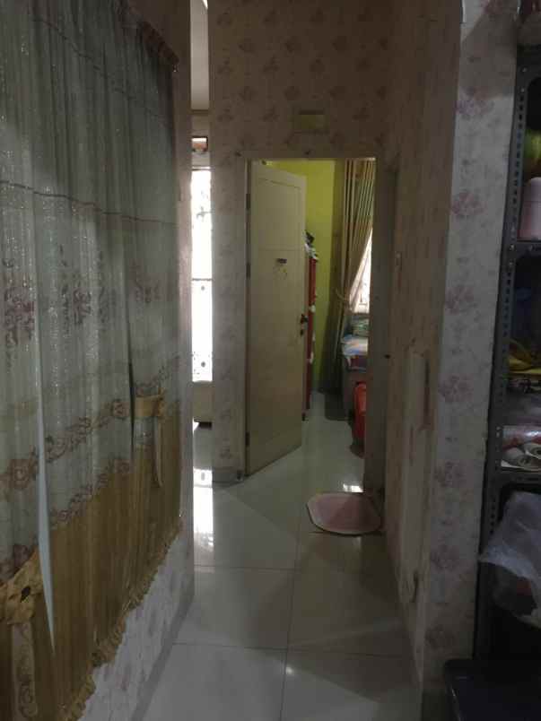 dijual rumah cantik 1 5 lantai di perumahan demarakesh