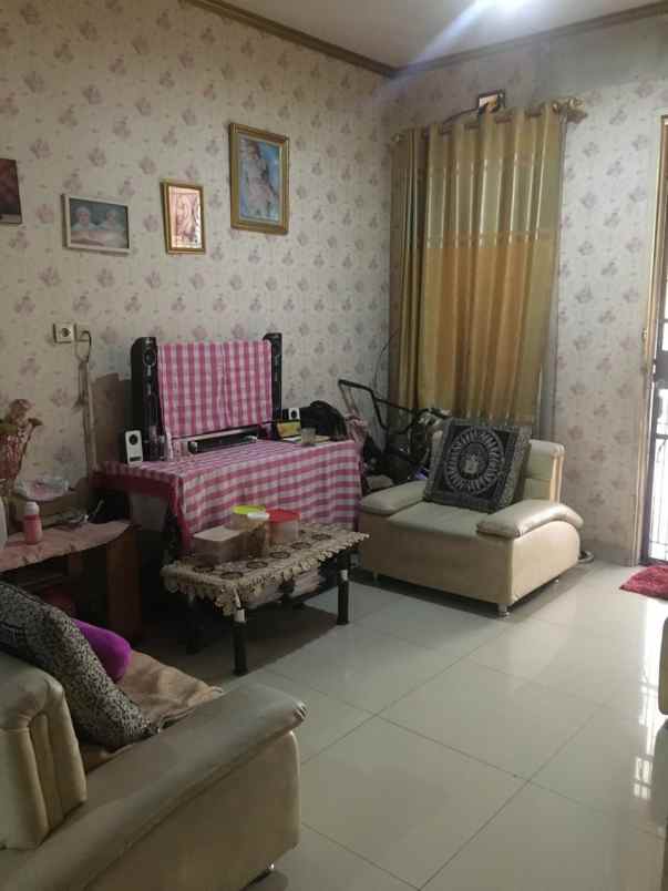 dijual rumah cantik 1 5 lantai di perumahan demarakesh