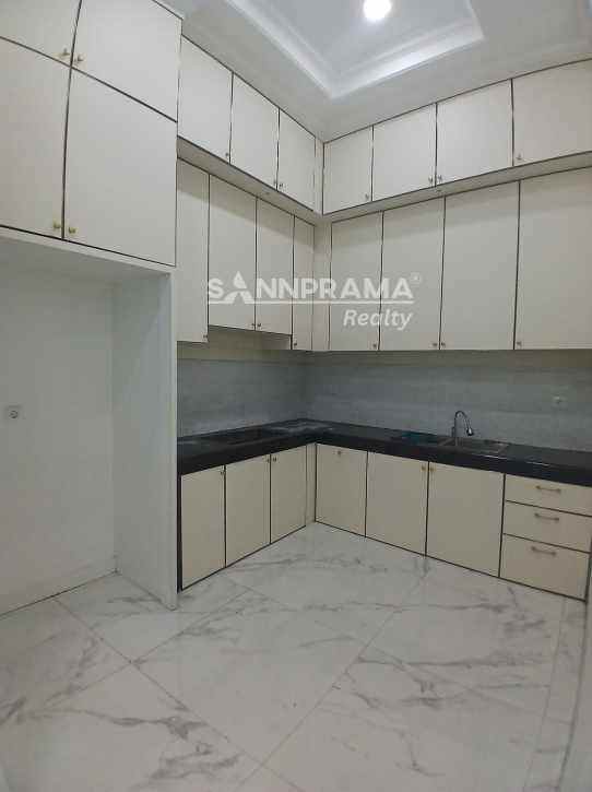 dijual rumah cipedak