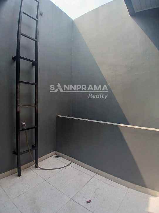 dijual rumah cipedak
