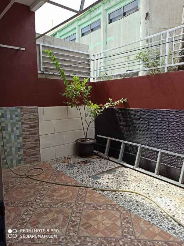 dijual rumah ciracas