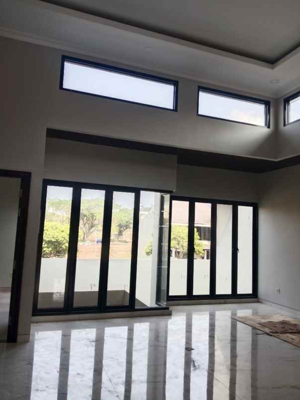 dijual rumah citraland cluster east