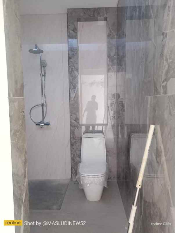 dijual rumah citraland cluster east